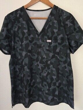 Figs Catarina V neck one pocket scrub top, size M, Camo Bonsai